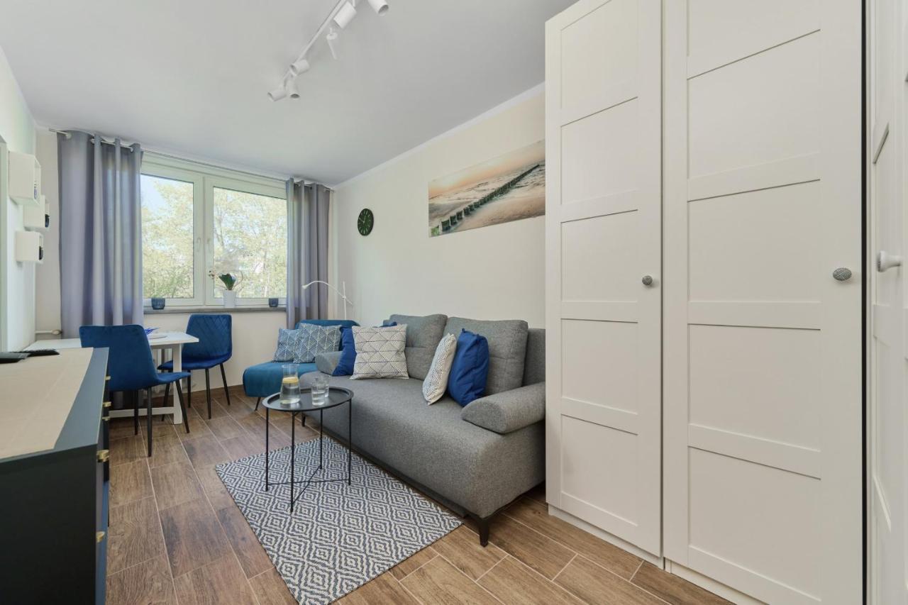 Beautiful & Bright Krynicka For 3 Guests By Renters Apartment Breslau